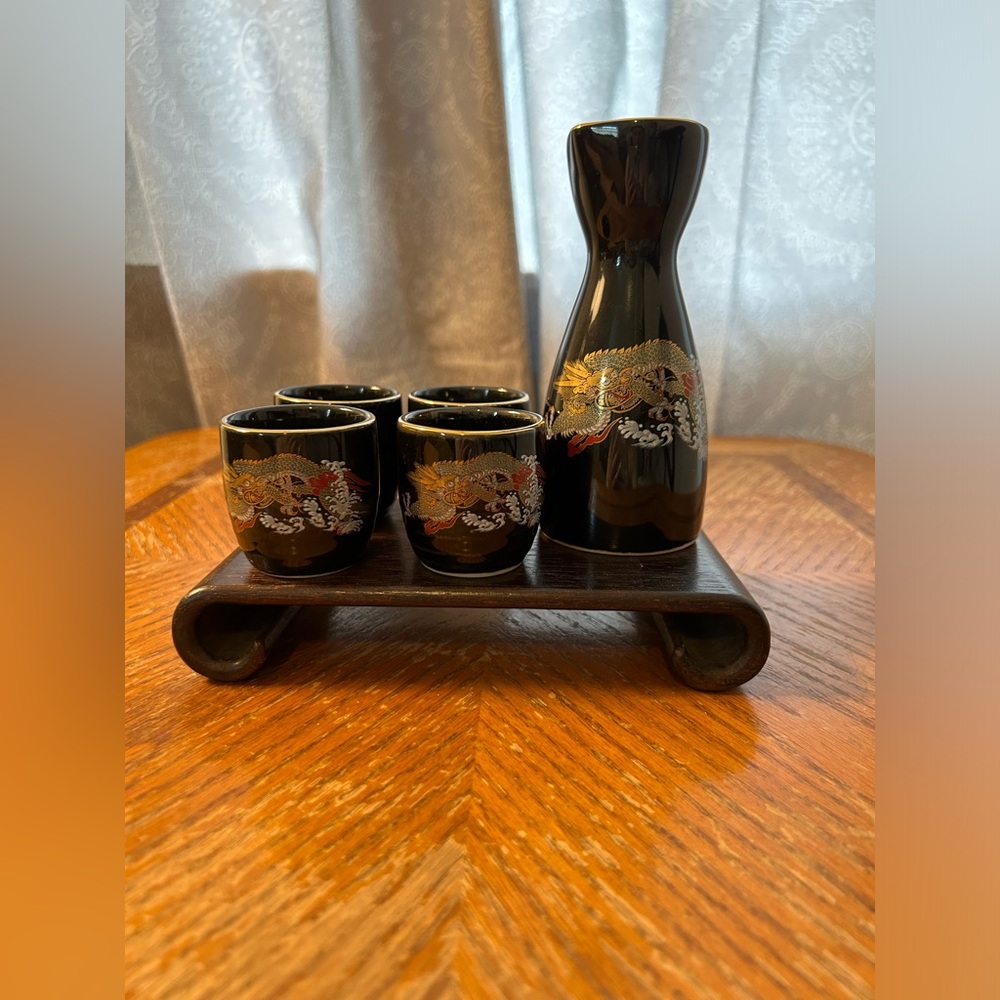 Antique Black & Gold Dragon Saki Set Bottle With 4 Cups + Additional Stand FREE